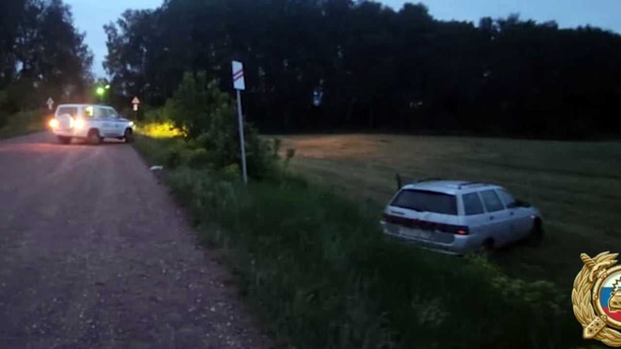 В Башкирии пьяная девушка украла чужое авто, попала в ДТП и уснула за рулем (ВИДЕО)
