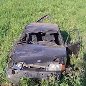 В Башкирии после столкновения с электроопорой погиб пассажир иномарки