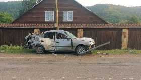 В Башкирии после столкновения с электроопорой погиб пассажир иномарки