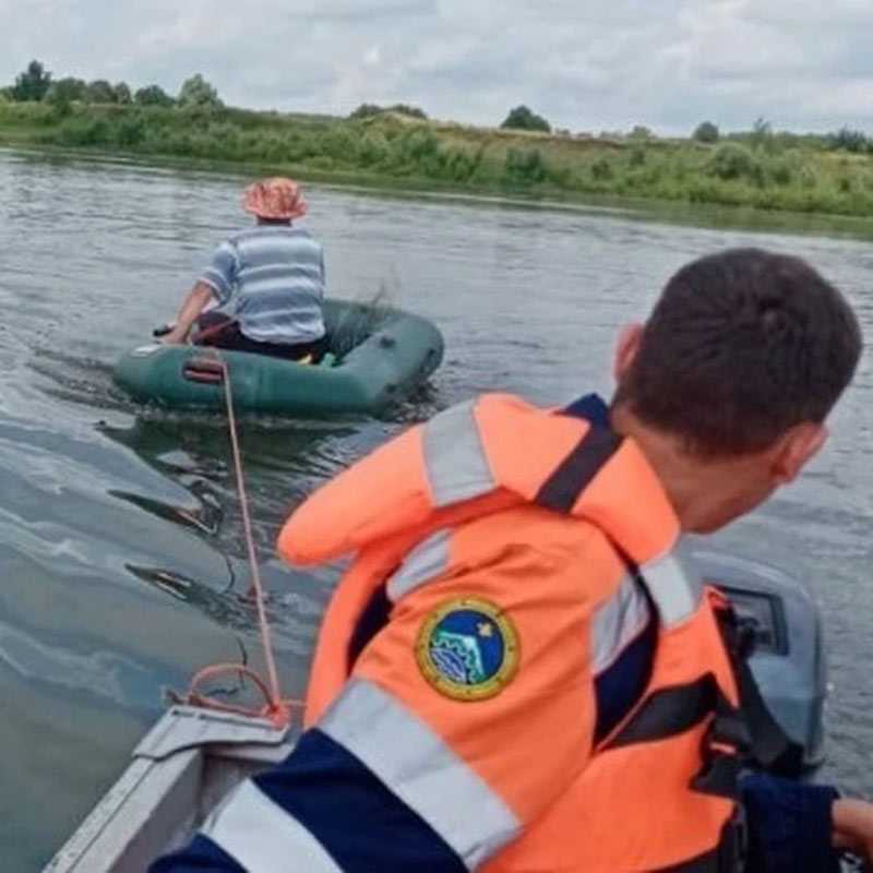 В Башкирии помогли спастись рыбаку на резиновой лодке