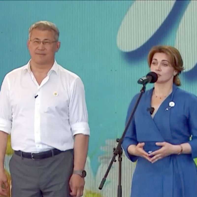 Глава Башкирии с супругой поздравил жителей республики с праздником