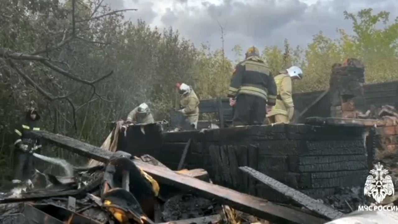 На окраине Уфы в частном доме заживо сгорели 3 женщины