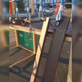 В Башкирии вандалы изуродовали новую детскую площадку (ВИДЕО)