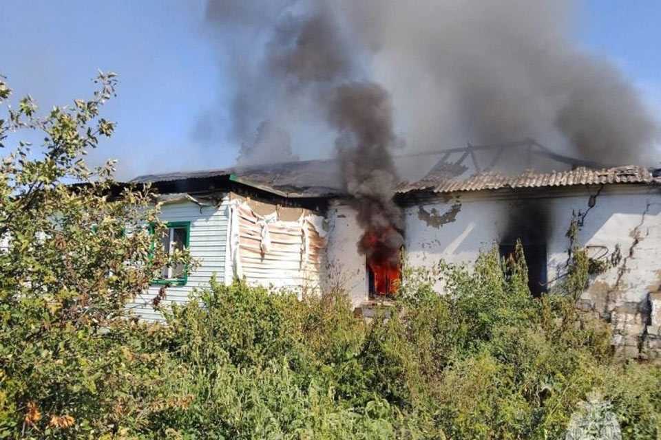 Житель Башкирии получил ожоги, пытаясь потушить пожар в доме