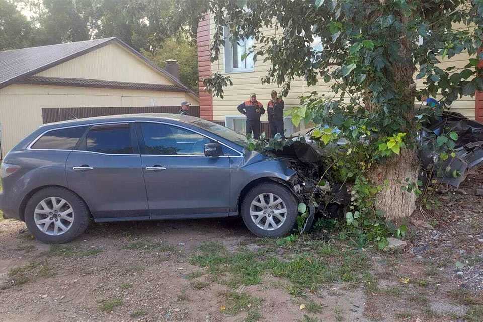 В Башкирии водитель, которого преследовала ДПС врезался в припаркованную машину