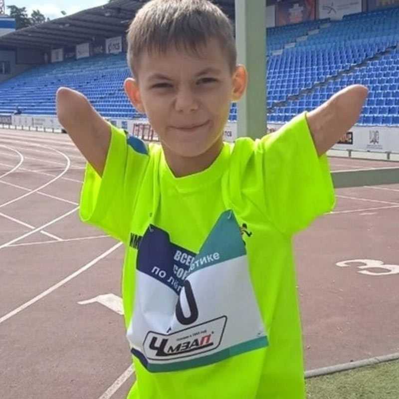 Школьник из Башкирии, лишившийся кистей рук, победил в соревнованиях по бегу