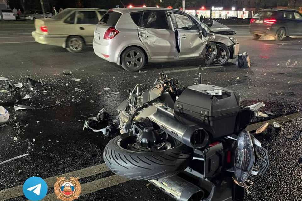 В Уфе произошла жесткая авария между мотоциклом и иномаркой