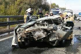 Под Уфой в аварии с двумя грузовиками погиб 31-летний водитель легковушки