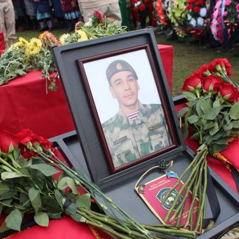 «Примерный отец» – в Башкирии похоронили мобилизованного на СВО Руслана Шакирова