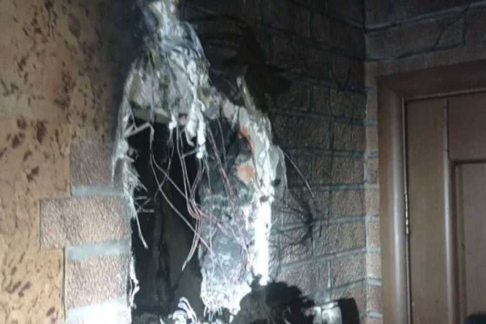 В доме на Пархоменко в Уфе загорелись сразу два электрощитка