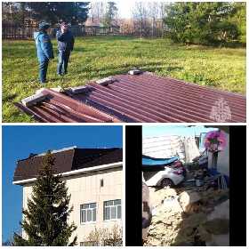 В Башкирии ураган снес крышу местной школы - видео