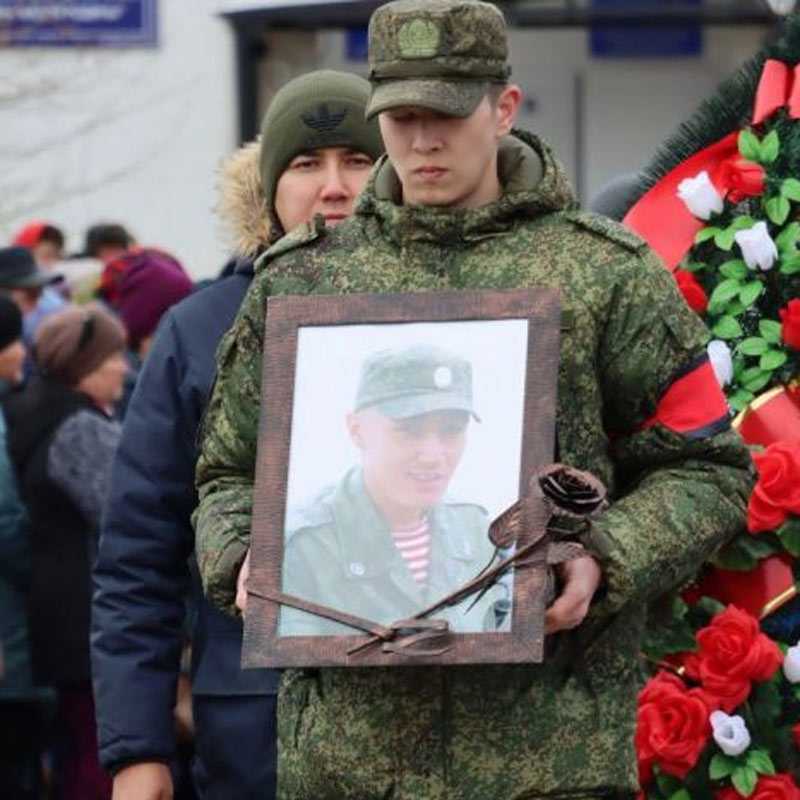 В Башкирии похоронили 30-летнего участника спецоперации Диниса Бикбова