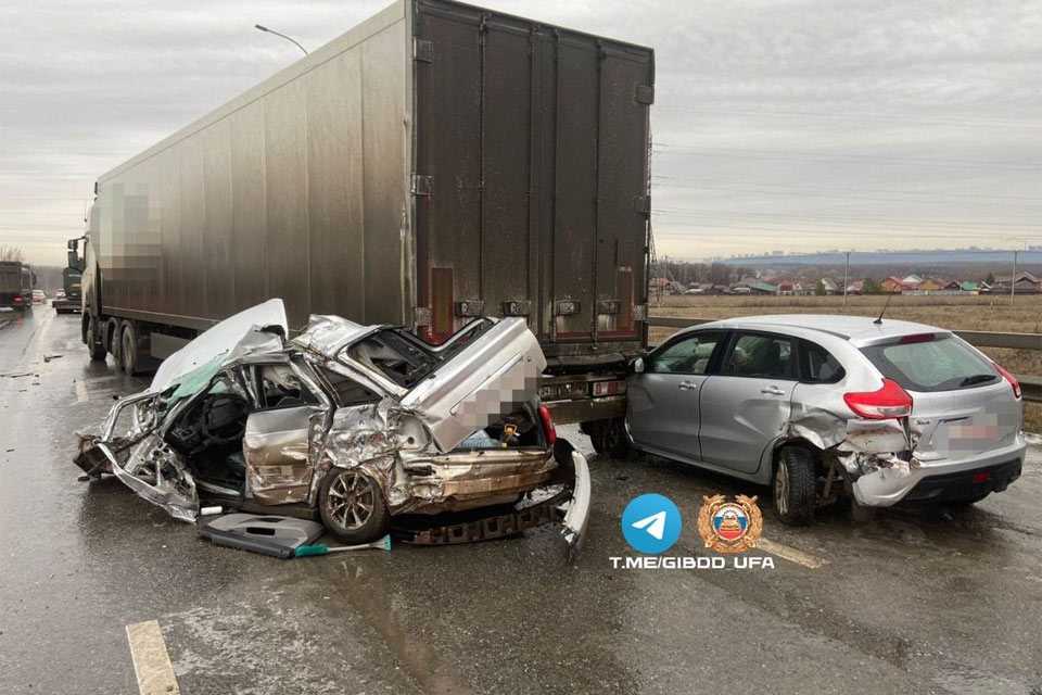 На федеральной трассе в Башкирии в аварию попали 5 автомобилей - видео
