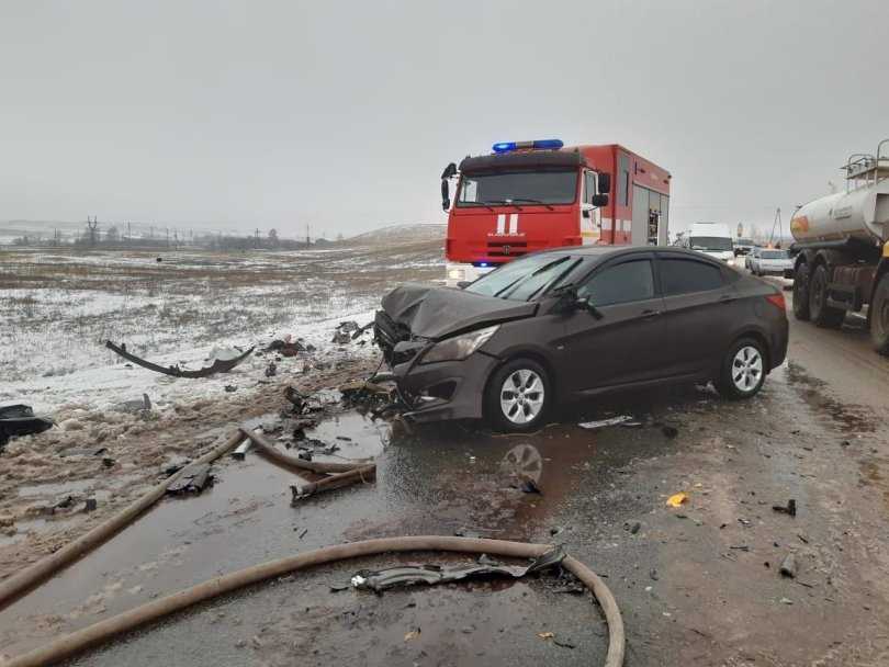 В Башкирии в массовой аварии с участием автобуса погиб водитель - видео