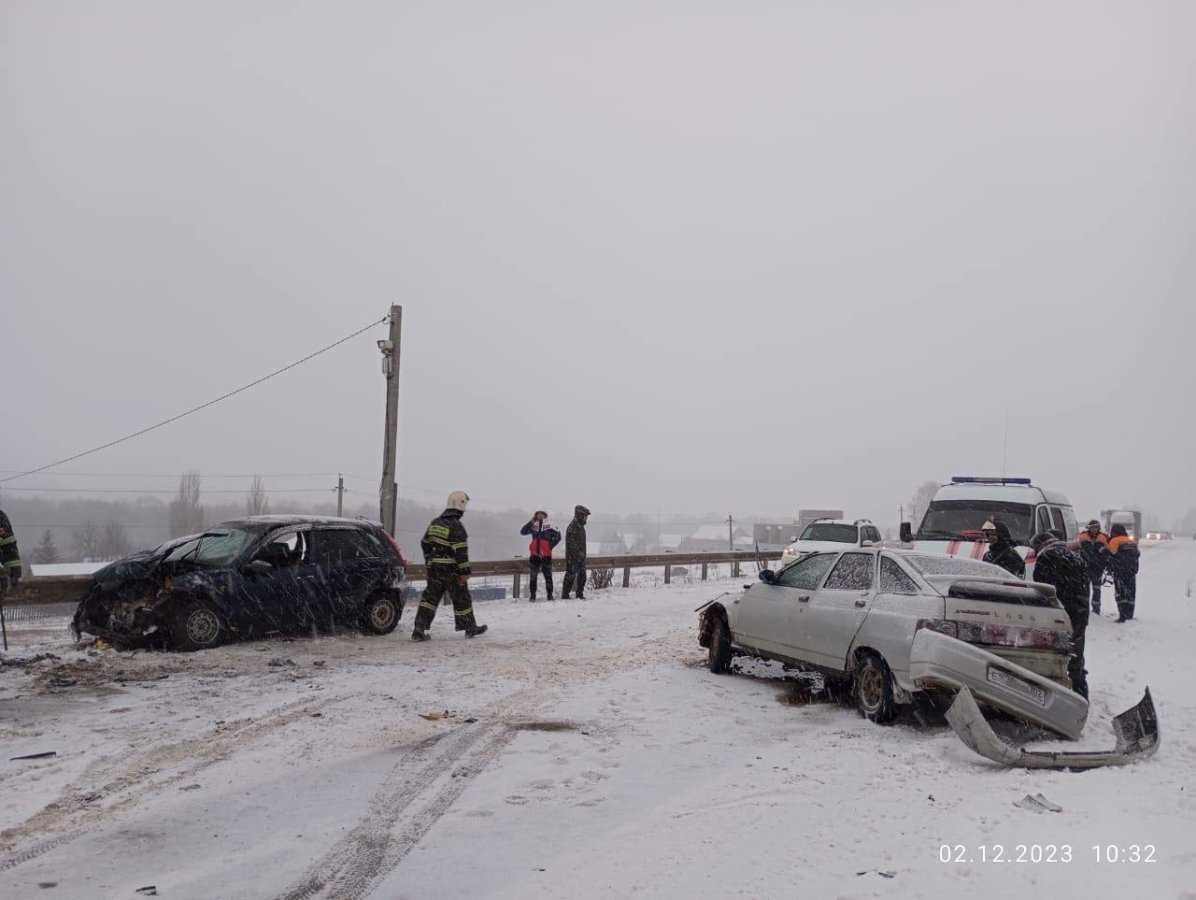 На трассе в Башкирии произошла авария с участием отечественных легковушек