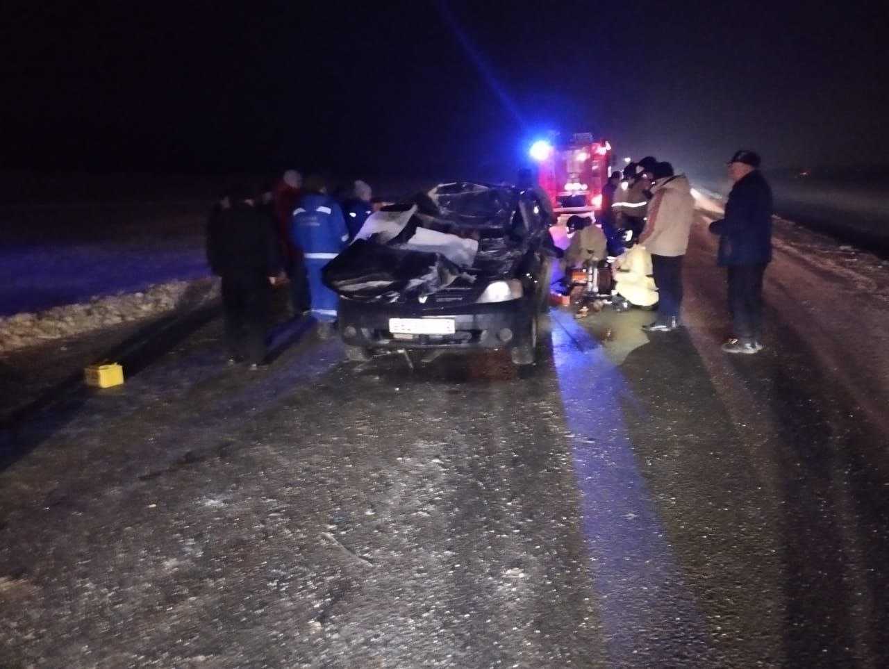 В Башкирии в ДТП с трактором погиб водитель Renault Logan