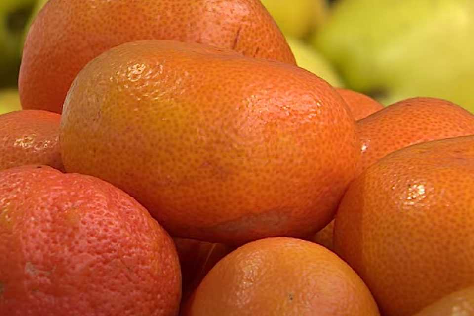 Ароматные, но опасные: специалисты рассказали об опасности мандаринов на новогоднем столе
