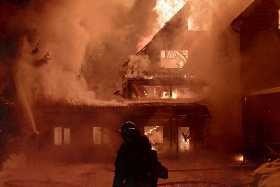 В Уфе пожарные тушили крупный банный комплекс - видео