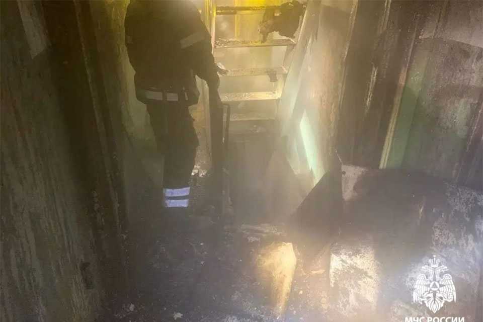 В Уфе огнеборцы вывели из горящей многоэтажки 23 человека