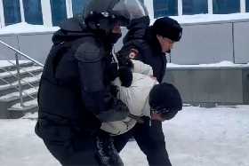Число задержанных и арестованных из-за митингов в Башкирии перевалило за 100 человек