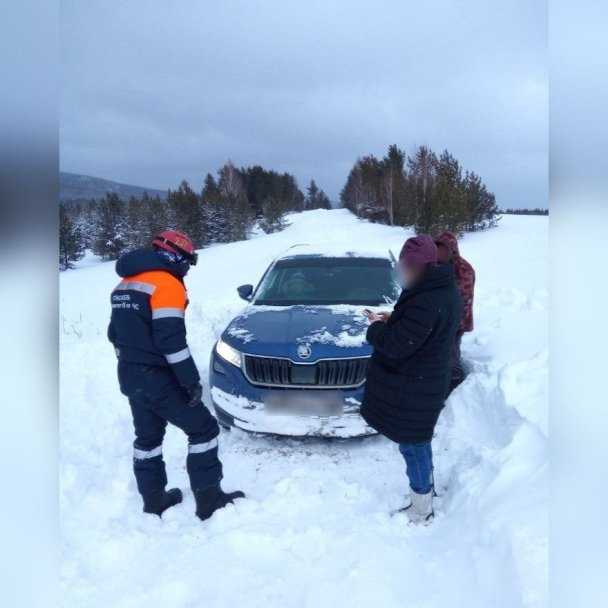 Роженица застряла в снежном плену на дороге в Башкирии
