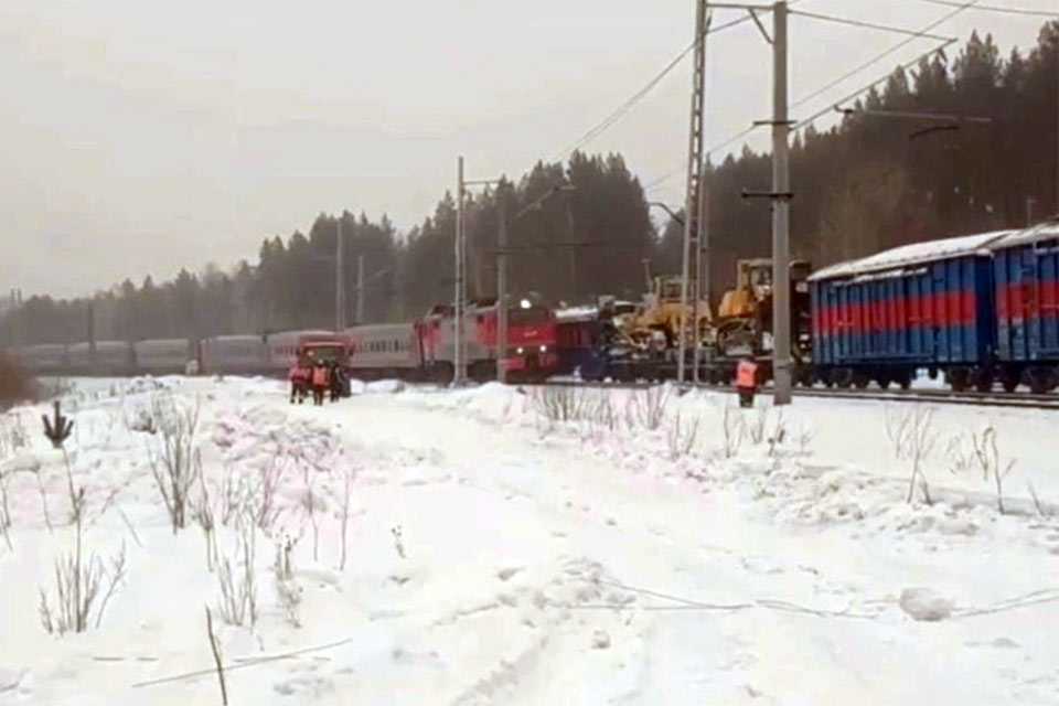 Пассажиры из Уфы не смогли добраться до места назначения из-за столкновения поездов