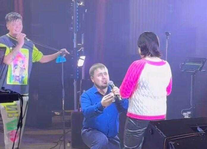 В Башкирии на концерте Элвина Грея молодой человек сделал предложение возлюбленной
