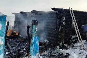 В Башкирии огнем уничтожены жилой дом, гараж и автомобиль