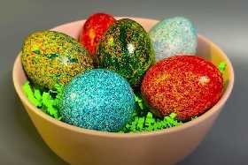 Красим яйца к Пасхе: понадобится всего два натуральных ингредиента — они есть на каждой кухне