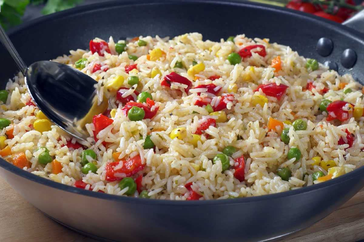 Забудьте про ризотто: рис «По-деревенски» с овощами, простой рецепт, который удивит всю семью. Съедят даже без мяса