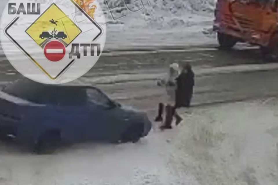 В Башкирии пьяный водитель на высокой скорости сбил переходившую дорогу семейную пару