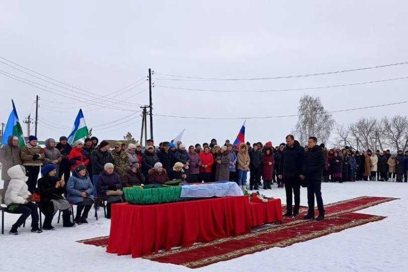 «Пример силы духа и мужества»: в Башкирии простились с погибшим в СВО рядовым Ришатом Асадуллиным
