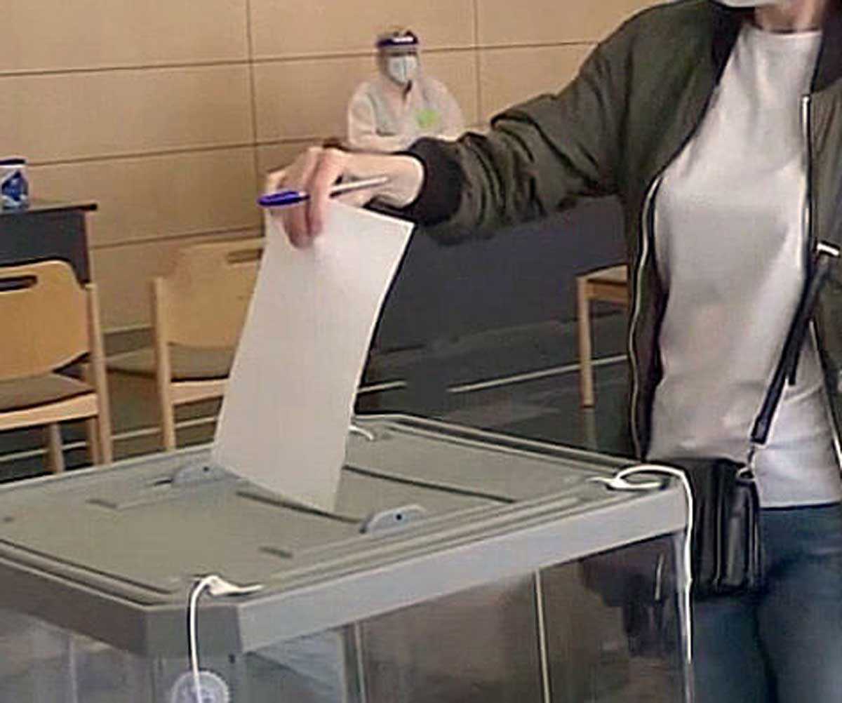 Стала известна причина, по которой студентка из Башкирии попыталась испортить бюллетени для голосований зеленкой
