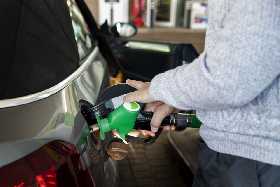 Правительство приняло экстренные меры: цены на топливо будут стабильными до выборов