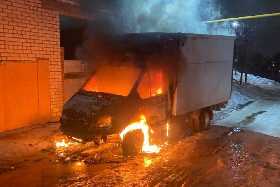 Утро в Уфе началось с пожара: в одном из дворов Сипайлово загорелась «ГАЗель»