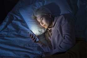 Убийца зрения: почему нельзя пользоваться телефоном перед сном?