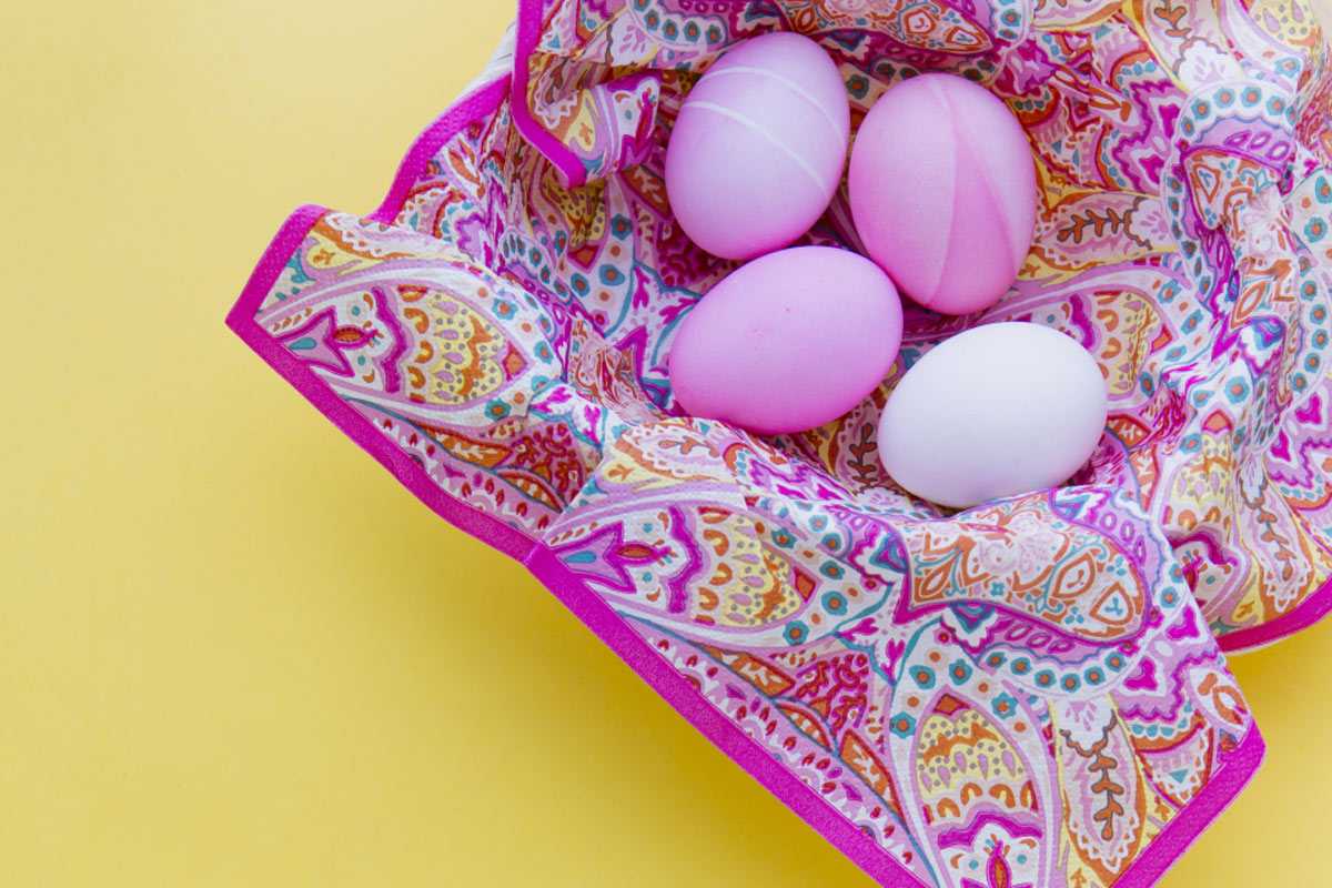 Красим яйца к Пасхе: понадобится всего два натуральных ингредиента — они есть на каждой кухне