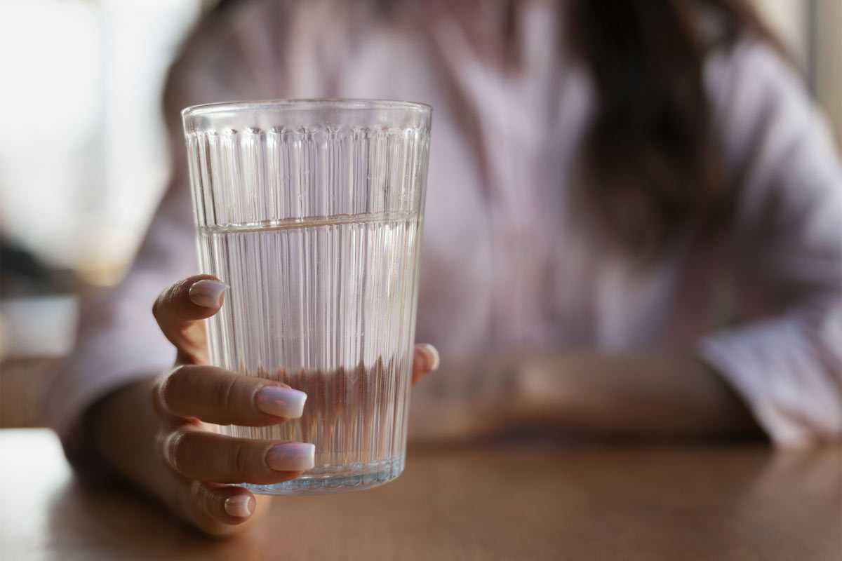 Можно ли остужать горячие напитки добавлением холодной воды — в чем опасность
