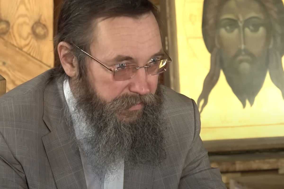 «Надеюсь, Господь вернёт разум»: супруга миллиардера Стерлигова назвала его обычным крестьянином и озвучила причину, по которой он лишил её и детей наследства