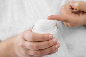 Работает не хуже дорогостоящих процедур: 3 крутейших отечественных крема от морщин