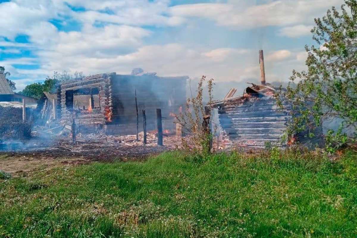 В Башкирии загорелся деревянный дом, погиб мужчина | 25.05.2024 | Новости  Уфы - БезФормата