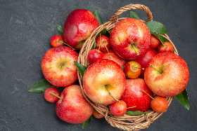 От такого количества плодов провиснут ветви яблони: в мае внесите это удобрение – рекордный урожай обеспечен
