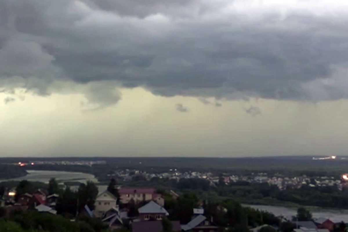 В Уфе во время мощного ливня затопило улицы, кафе и дворы - видео |  23.06.2024 | Новости Уфы - БезФормата