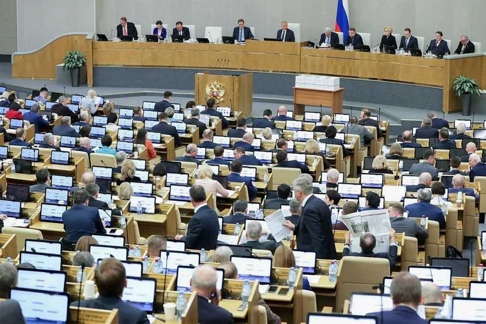 Гнать в шею: депутаты Госдумы единогласно высказались о выдворении «ценных» мигрантов из РФ — такого единодушия в парламенте давно не было