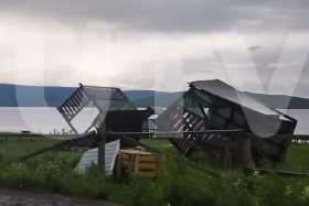 Под Уфой ураганный ветер сорвал крышу с детского сада и животноводческого корпуса
