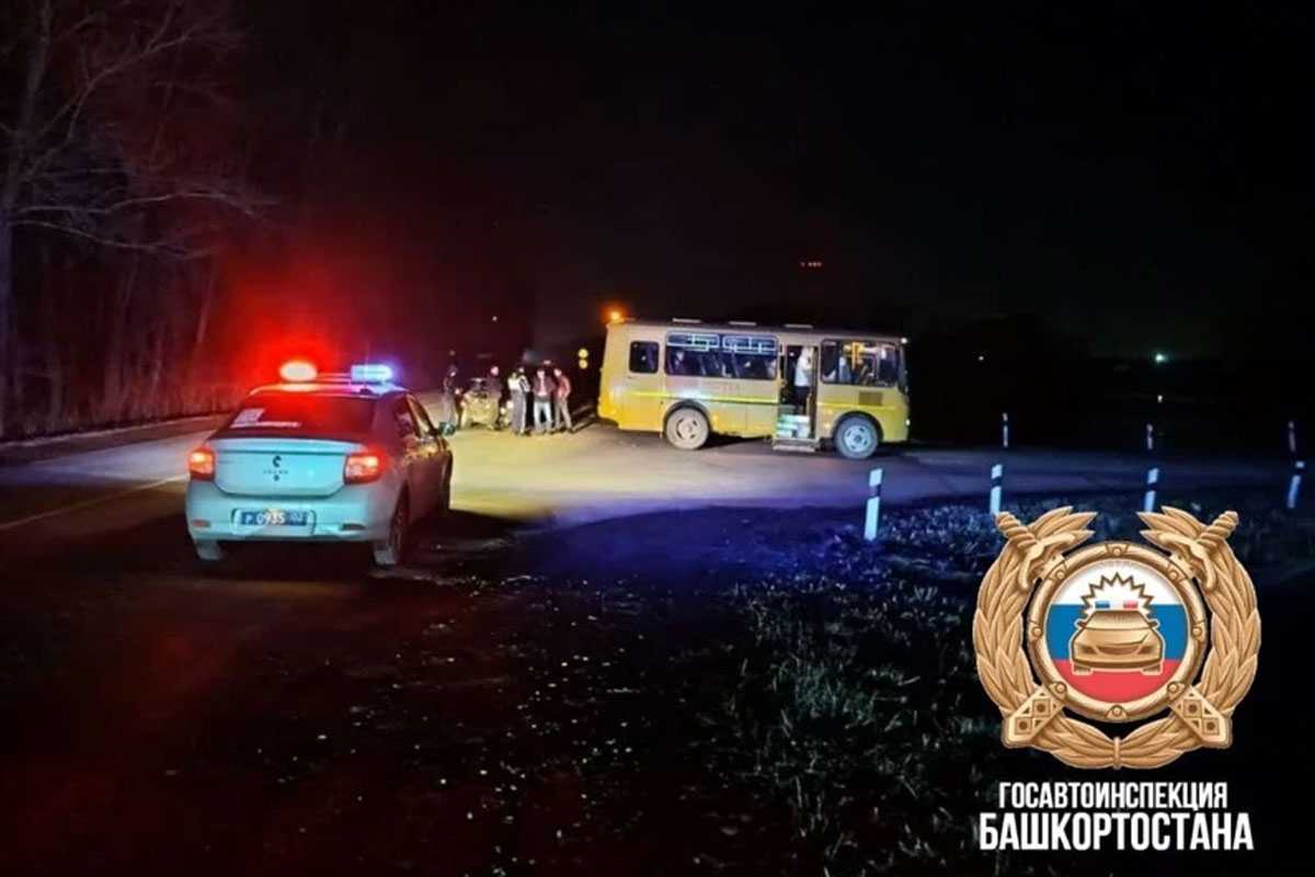 В Башкирии школьный автобус с 20 детьми попал в аварию