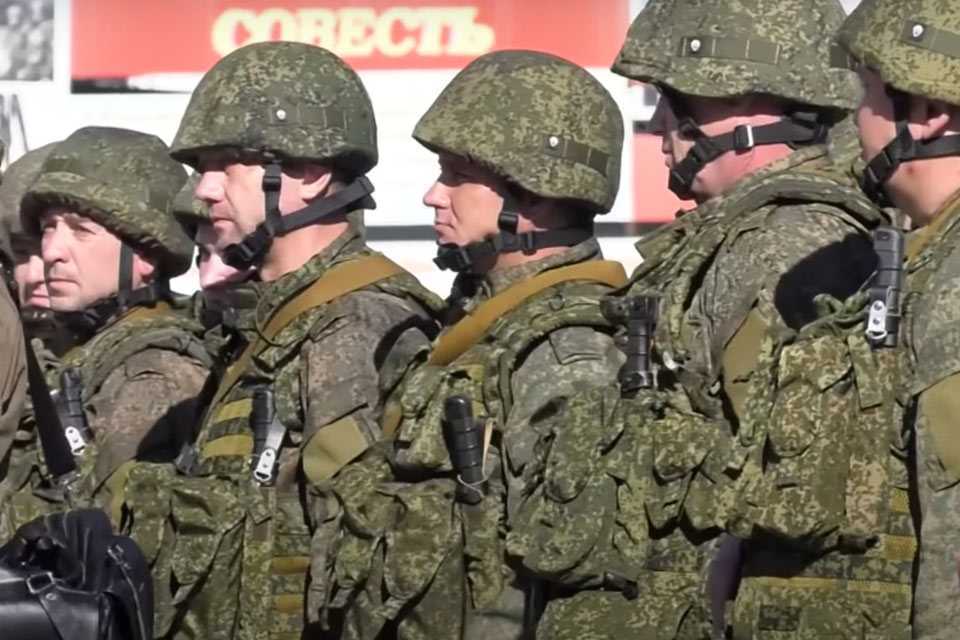 Родным участников СВО предоставят дополнительный отпуск — Госдума приняла закон