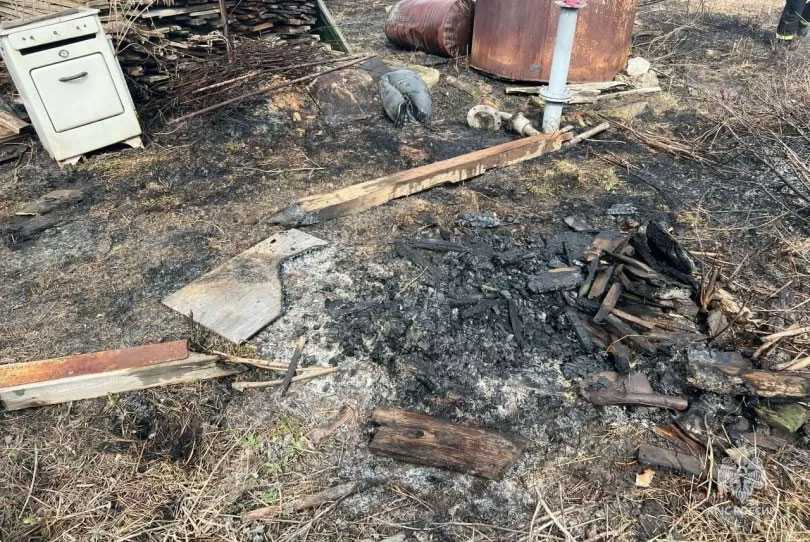 В Башкирии пенсионер получил ожоги, пытаясь потушить загоревшиеся дрова