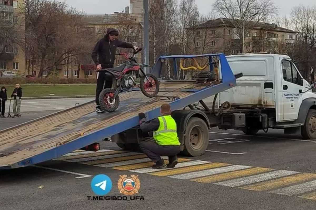 В Уфе поймали 18-летнюю гонщицу на питбайке без прав