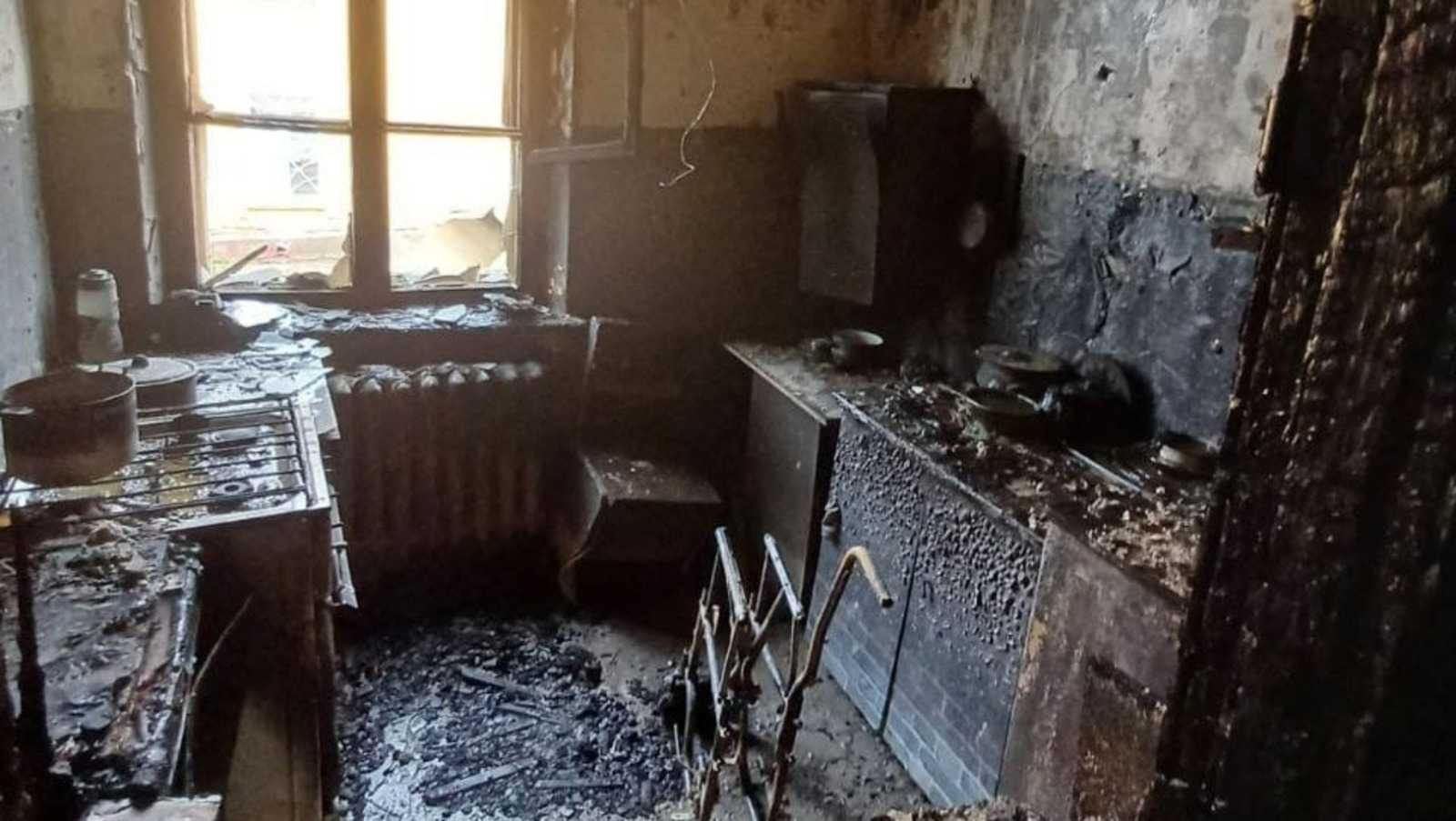 В Уфе на улице Черниковской произошёл пожар в жилом доме, двоих увезли в реанимацию